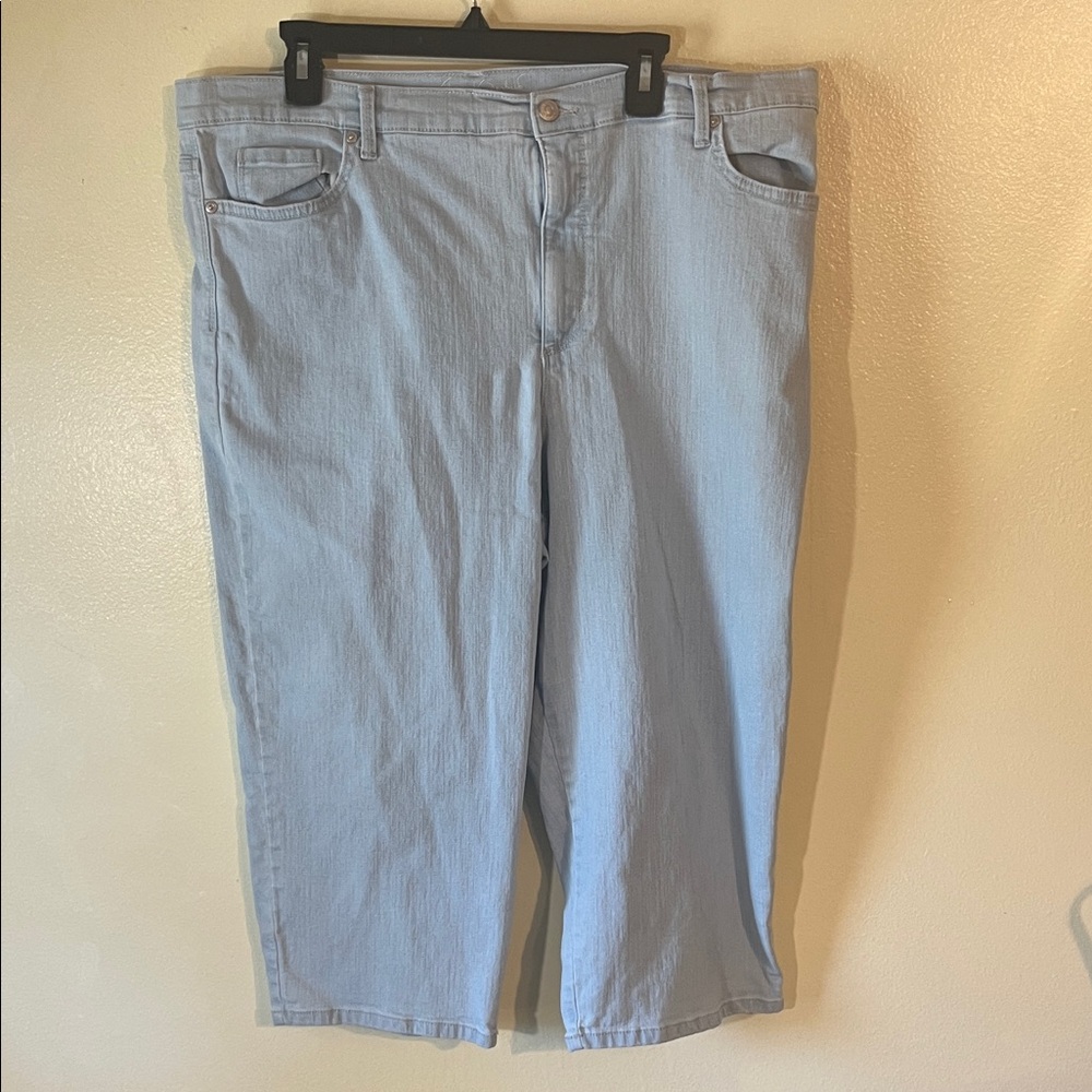 Gloria Vanderbilt Sky Blue Cropped Jeans